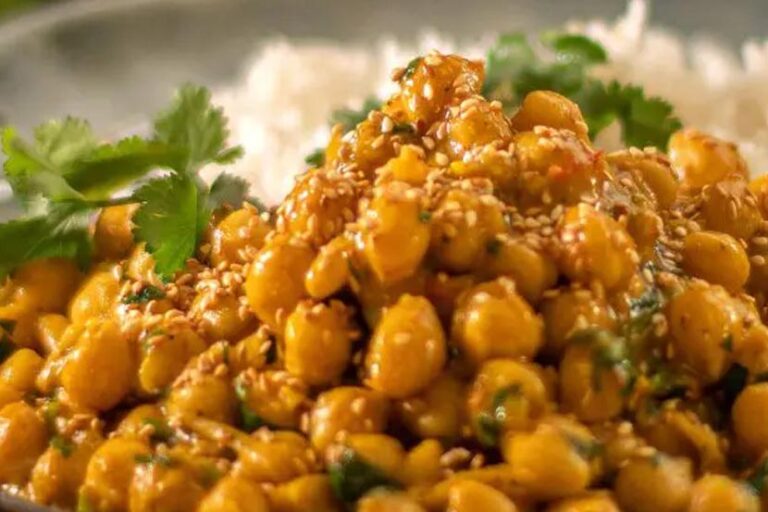 Chickpea curry with rice