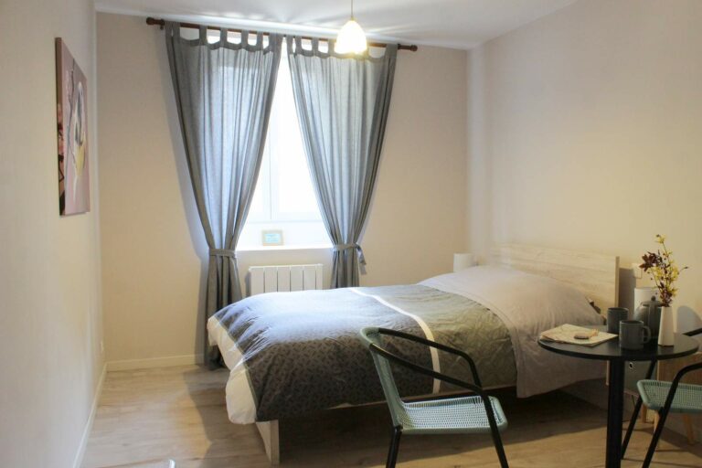 Bed and Breakfast “à Villeneuve” first floor room